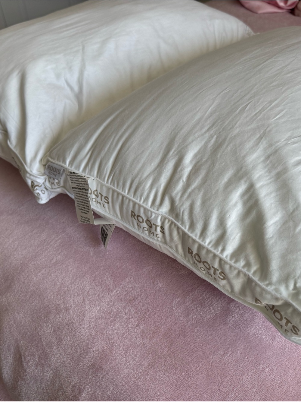 Roots Home Queen/Standard 2 plush down pillows, BRAND NEW - Picture 1 of 3